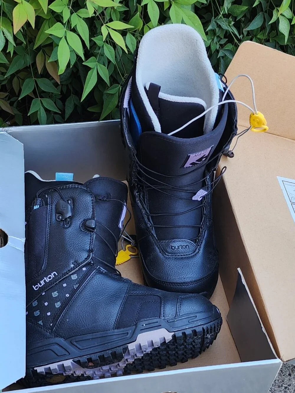 Burton euc women